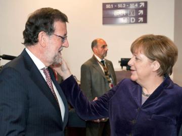 El Presidente del Gobierno español, Mariano Rajoy Brey saluda a la Canciller de Alemana El Presidente del Gobierno español, Mariano Rajoy Brey saluda a la Canciller de Alemana