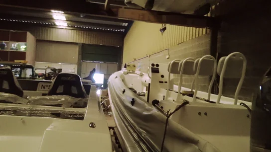 La Guardia Civil registra un almacén de lanchas La Guardia Civil registra un almacén de lanchas