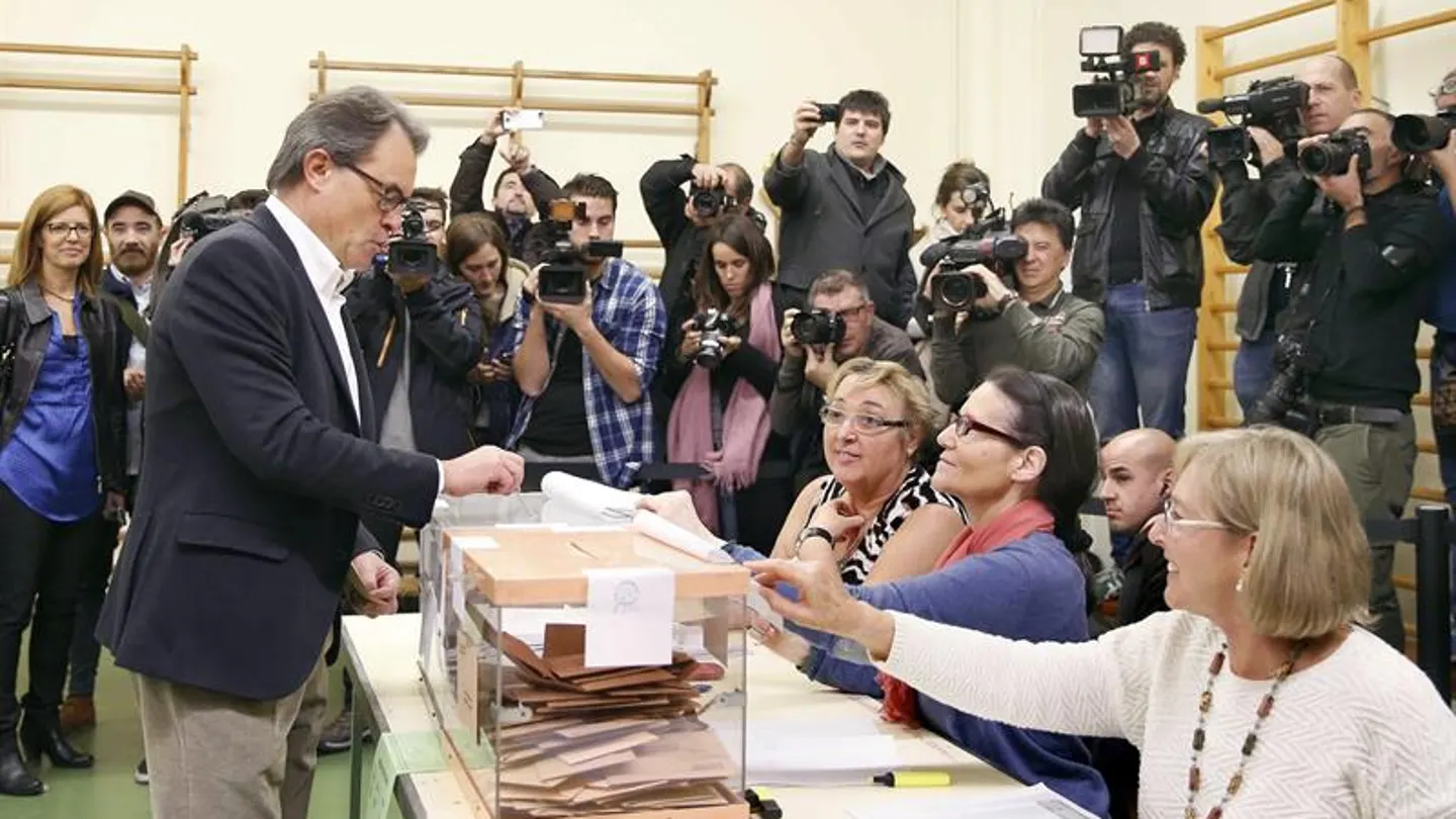 Artur Mas vota en el 20D Artur Mas vota en el 20D