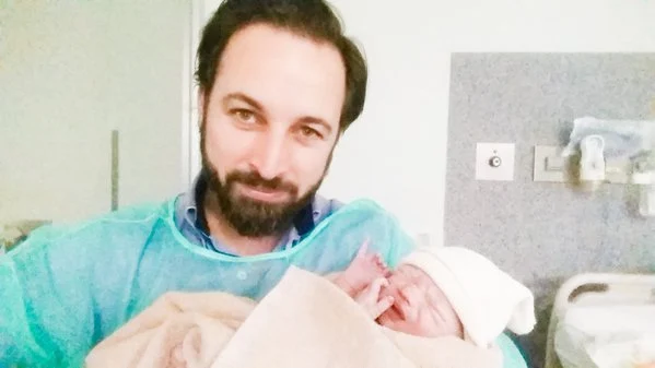 Santiago Abascal con su hijo