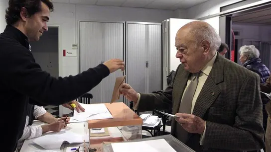 Jordi Pujol acude a las urnas Jordi Pujol acude a las urnas