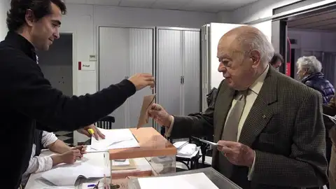 Jordi Pujol acude a las urnas Jordi Pujol acude a las urnas