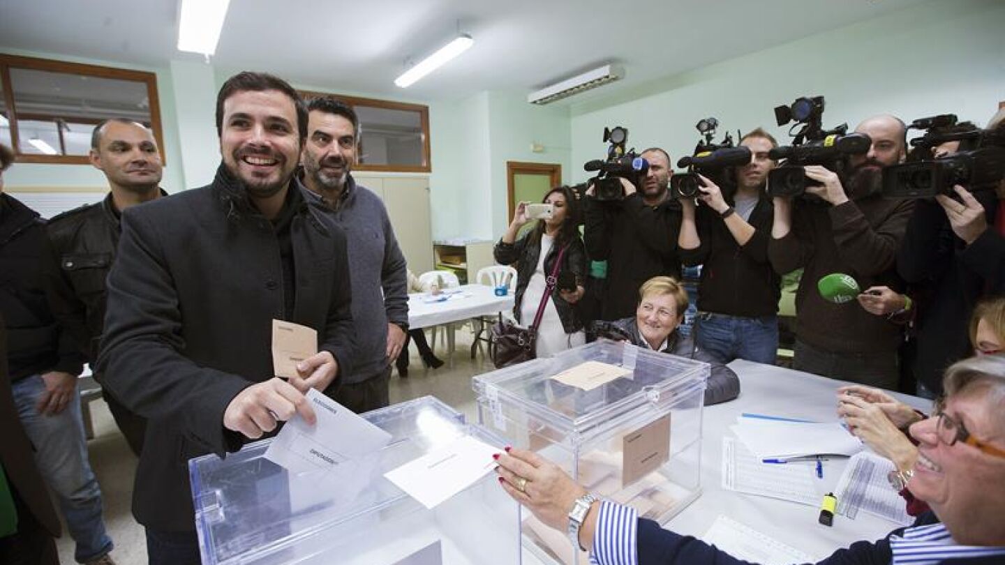 Alberto Garz&oacute;n vota en el 20D
