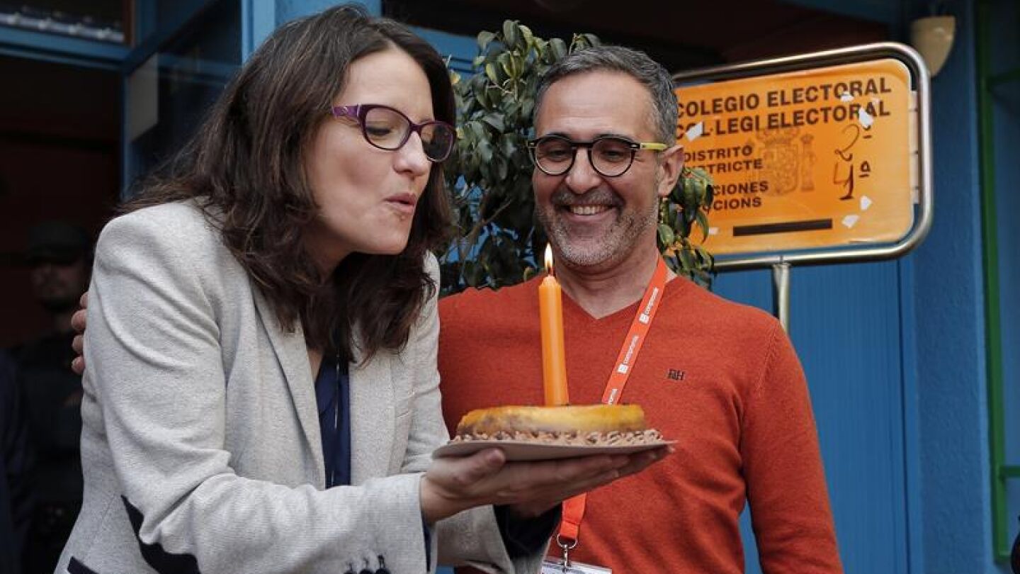 La vicepresidenta del Gobierno Valenciano, M&oacute;nica Oltra, que celebra su cumplea&ntilde;os