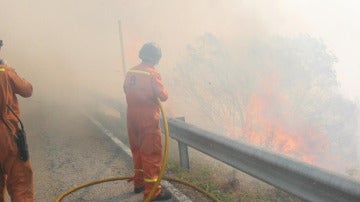 Incendio en Asturias, cerca de la frontera con Galicia