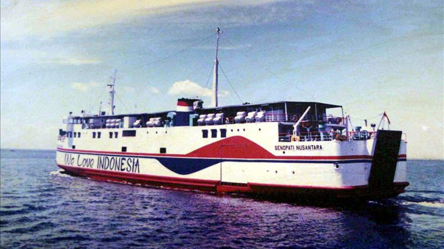 El ferry indonesio "Senopati Nusantara" que se hundi&oacute; en las costas de Indonesia