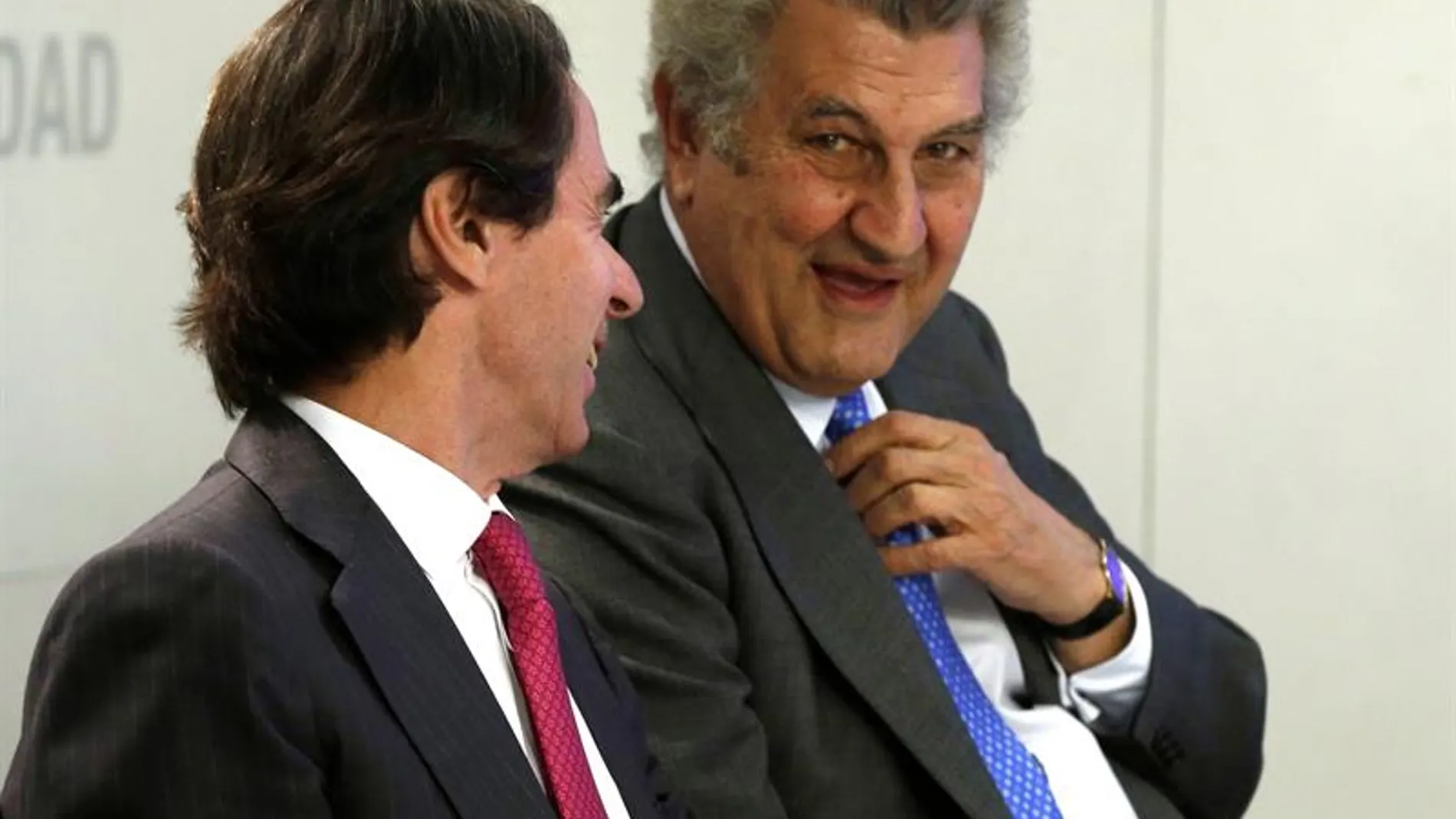 El expresidente del Gobierno José María Aznar y el presidente del Congreso de los Diputados, Jesús Posada 