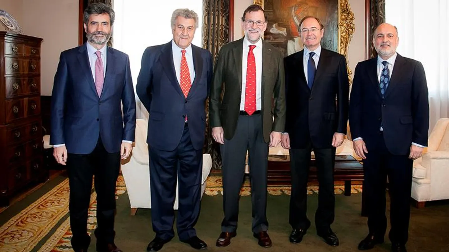Rajoy come en el Congreso con Posada y García-Escudero Rajoy come en el Congreso con Posada y García-Escudero
