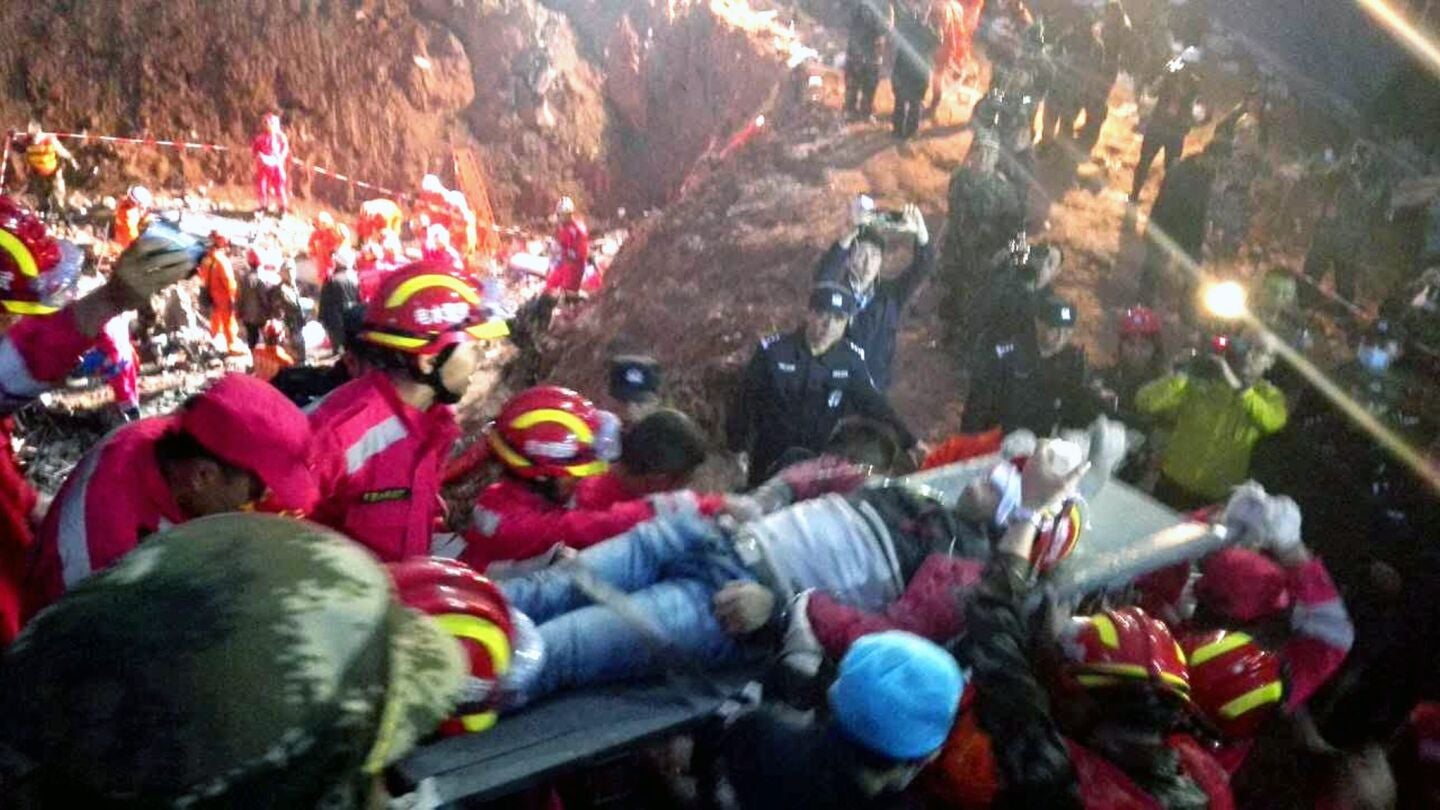 Un joven de 19 a&ntilde;os, rescatado 67 horas despu&eacute;s del corrimiento de tierra en Shenzhen