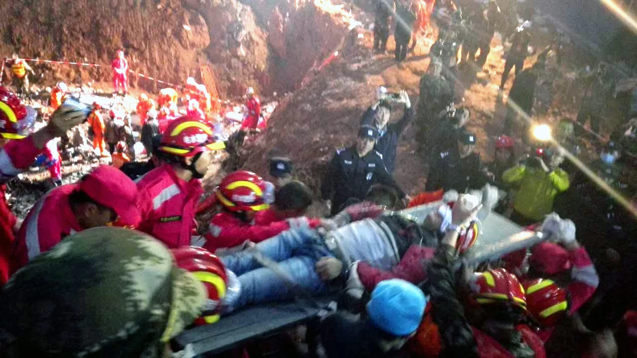 Un joven de 19 años, rescatado 67 horas después del corrimiento de tierra en Shenzhen Un joven de 19 años, rescatado 67 horas después del corrimiento de tierra en Shenzhen