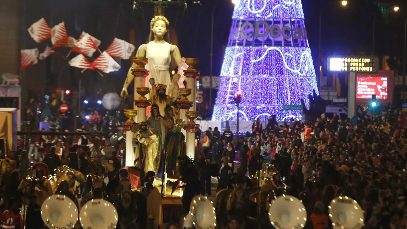 Una de las carrozas de la cabalgata de los Reyes Magos en Madrid.