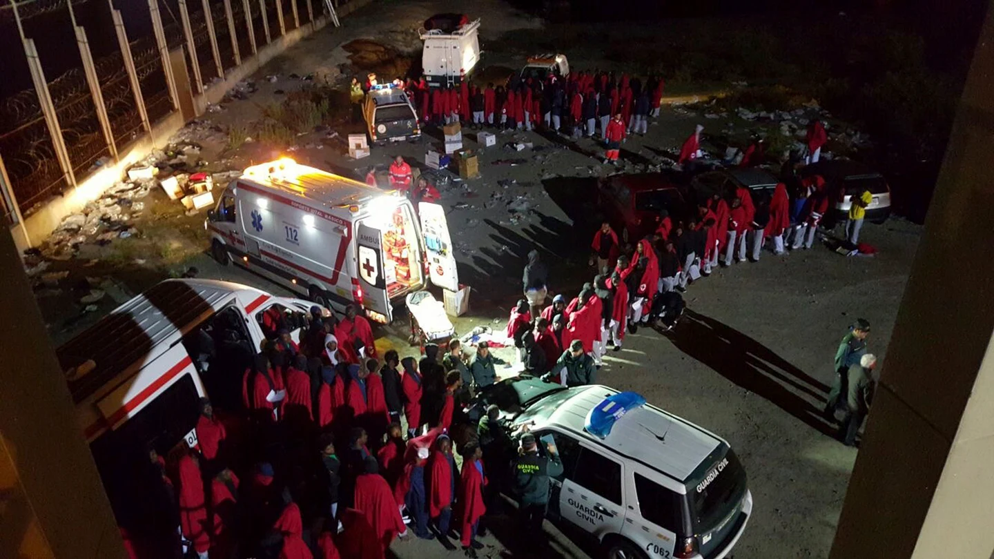 Los inmigrantes han conseguido entrar en Ceuta a través del paso de Benzú Los inmigrantes han conseguido entrar en Ceuta a través del paso de Benzú