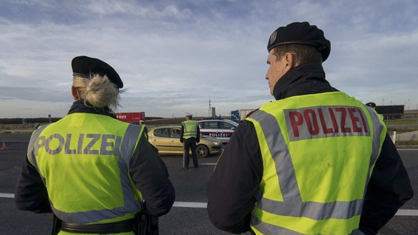 Oficiales de la polic&iacute;a austr&iacute;aca