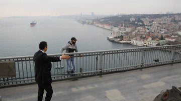 Erdogan convence a un hombre de que no se tire al Bósforo desde un puente