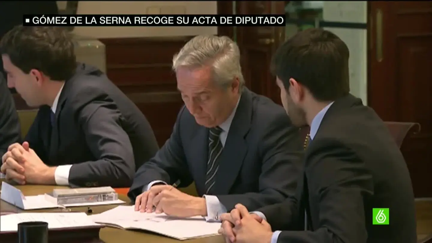 Pedro Gómez de la Serna recoge su acta de diputado Pedro Gómez de la Serna recoge su acta de diputado