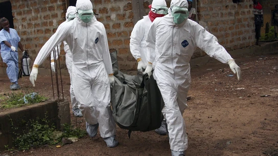 Sanitarios trabajando contra el ébola Sanitarios trabajando contra el ébola
