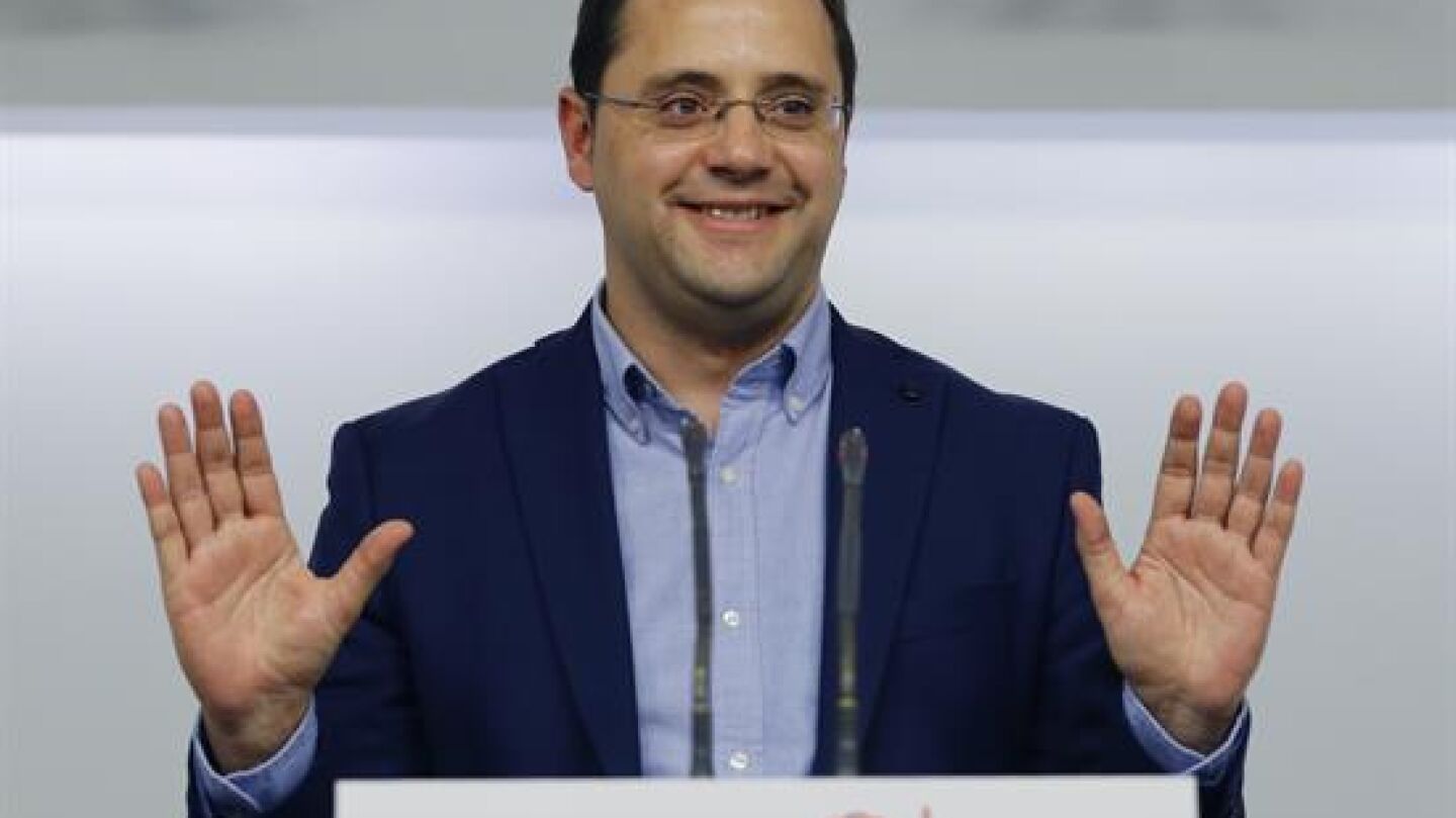 C&eacute;sar Luena en una rueda de prensa en Ferraz