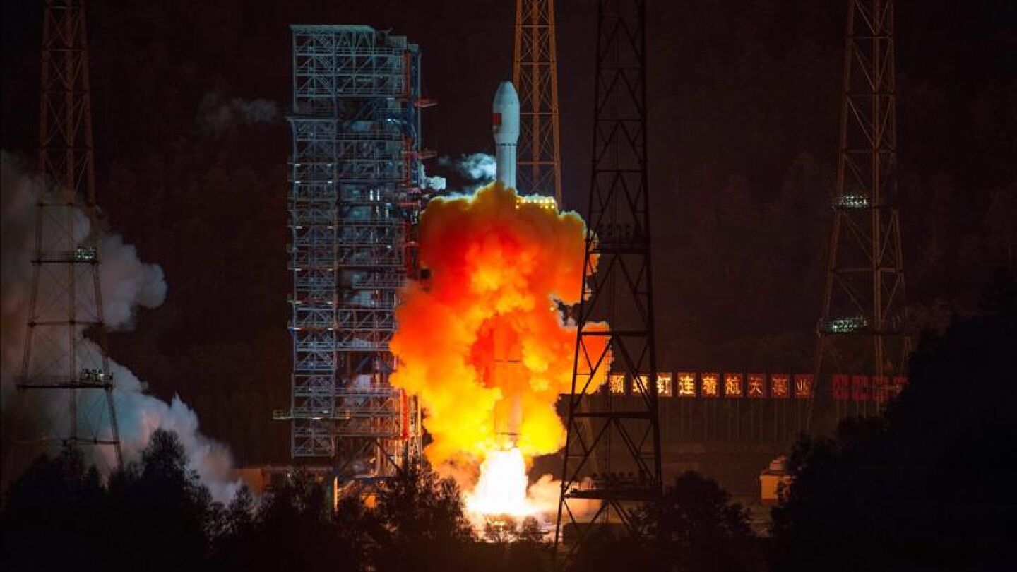 Lanzamiento de un cohete Larga Marcha desde el Centro de Lanzamiento de Sat&eacute;lites de Xichang