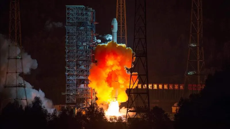 Lanzamiento de un cohete Larga Marcha desde el Centro de Lanzamiento de Satélites de Xichang