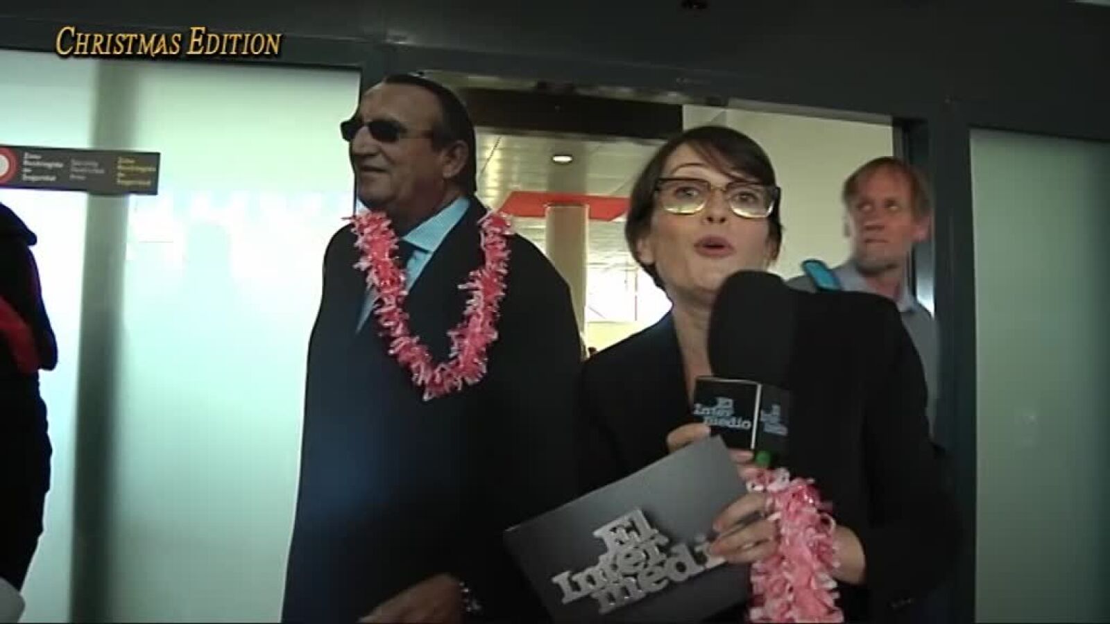 Thais Villas celebra la apertura del aeropuerto en Castell&oacute;n con la tuna: "Como Fabra no puede venir, le pongo el collar de 'Welcome'"