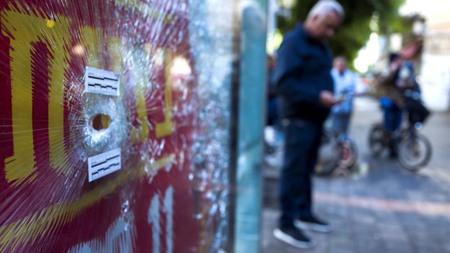 Agujero de bala tras un tiroteo en Tel Aviv