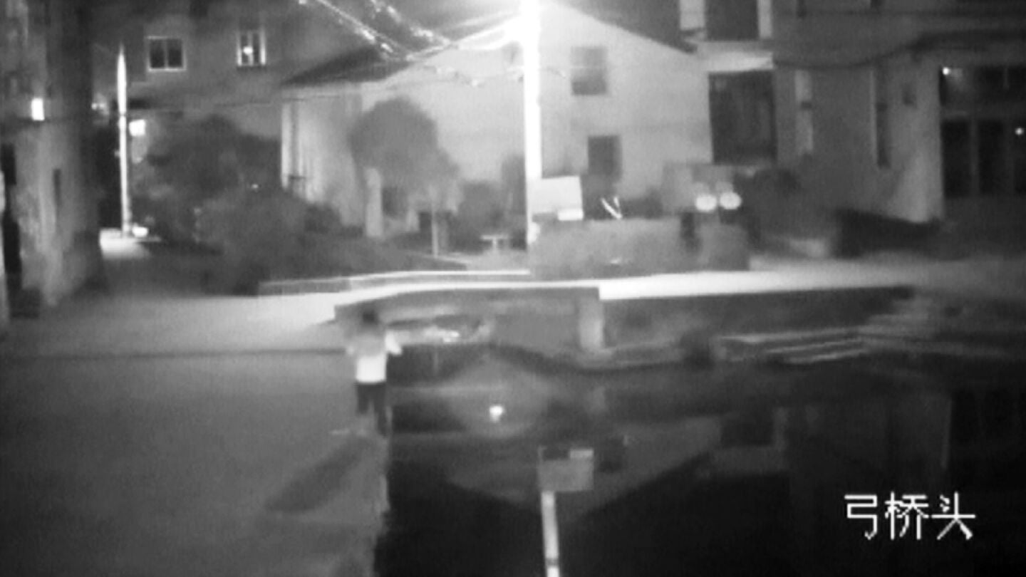 Una mujer china fallece tras caer a un r&iacute;o