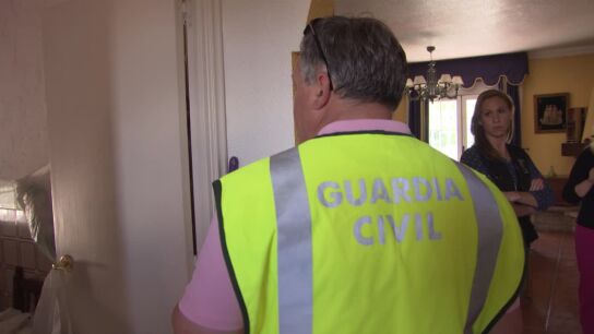 La Guardia Civil registra el domicilio en busca de marihuana