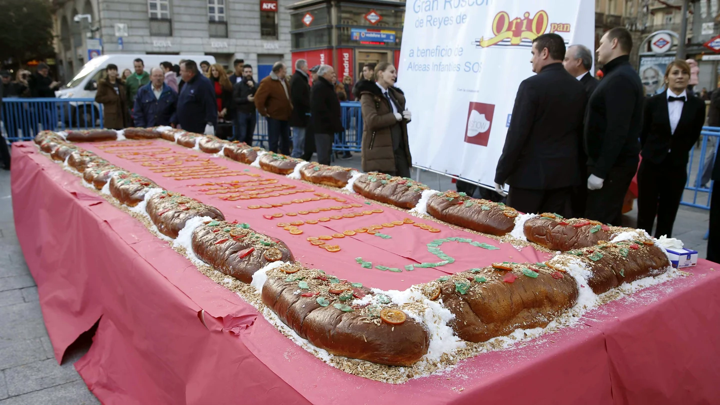 Aldeas Infantiles reparte diez mil raciones de un roscón gigante Aldeas Infantiles reparte diez mil raciones de un roscón gigante