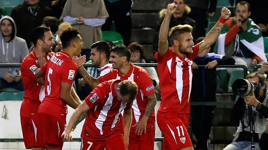 Los jugadores del Sevilla celebran un gol ante el Betis Los jugadores del Sevilla celebran un gol ante el Betis