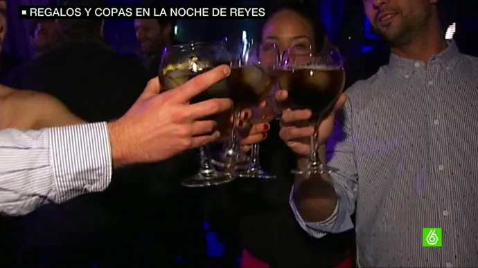 Jóvenes se van de fiesta en la noche de los Reyes Magos Jóvenes se van de fiesta en la noche de los Reyes Magos