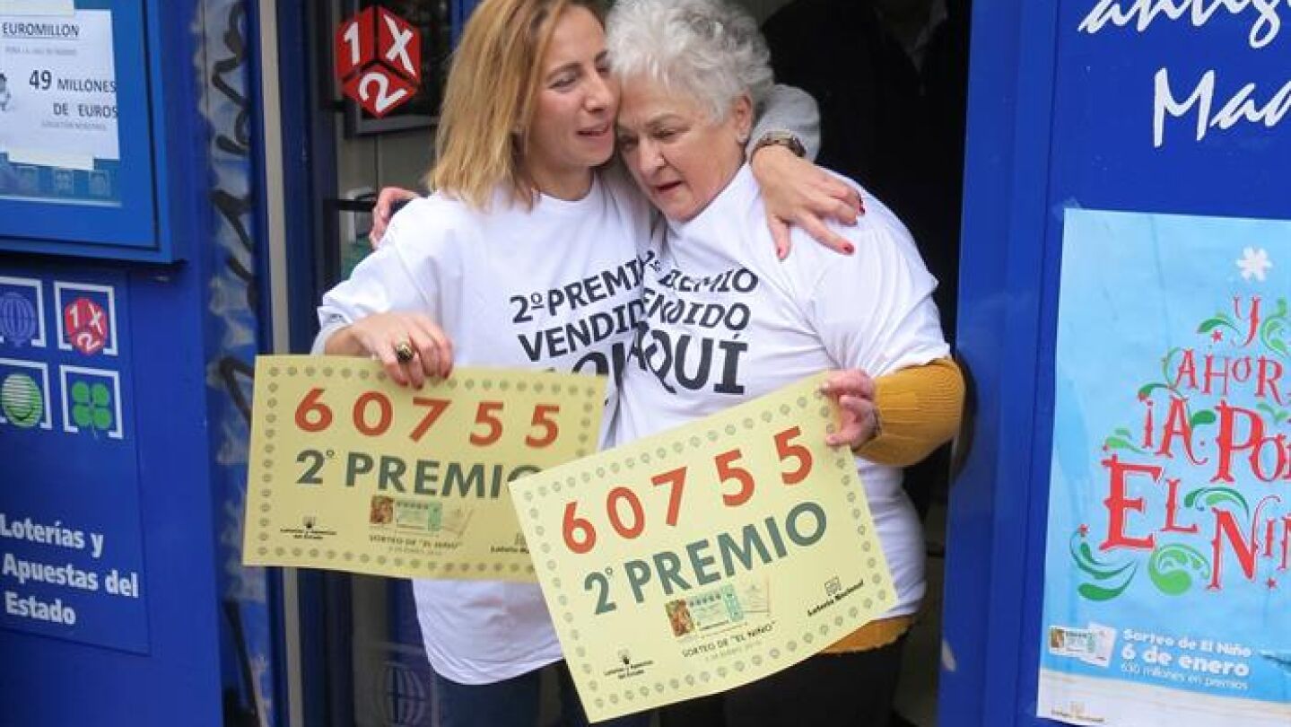 Las encargadas de la Administraci&oacute;n celebran el segundo premio de el ni&ntilde;o