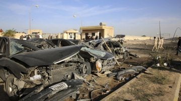 Escombros en la base militar de Libia tras el atentado