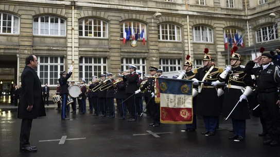 Hollande, durante el homenaje a las fuerzas de seguridad francesas Hollande, durante el homenaje a las fuerzas de seguridad francesas