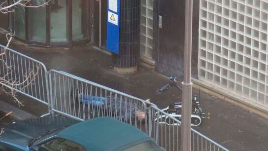 Un robot comprueba el estado del hombre abatido en Par&iacute;s