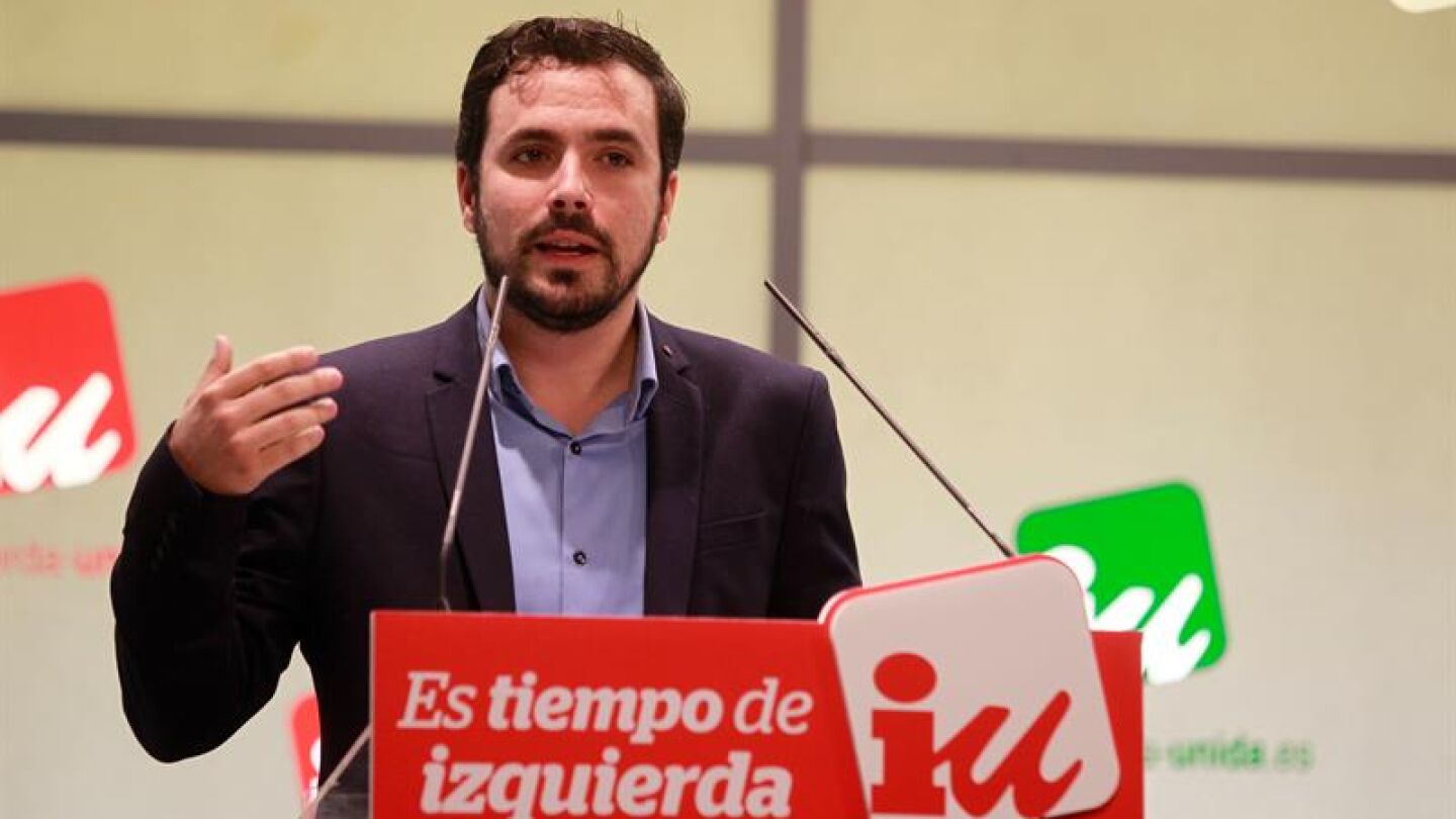 Alberto Garz&oacute;n en una comparecencia