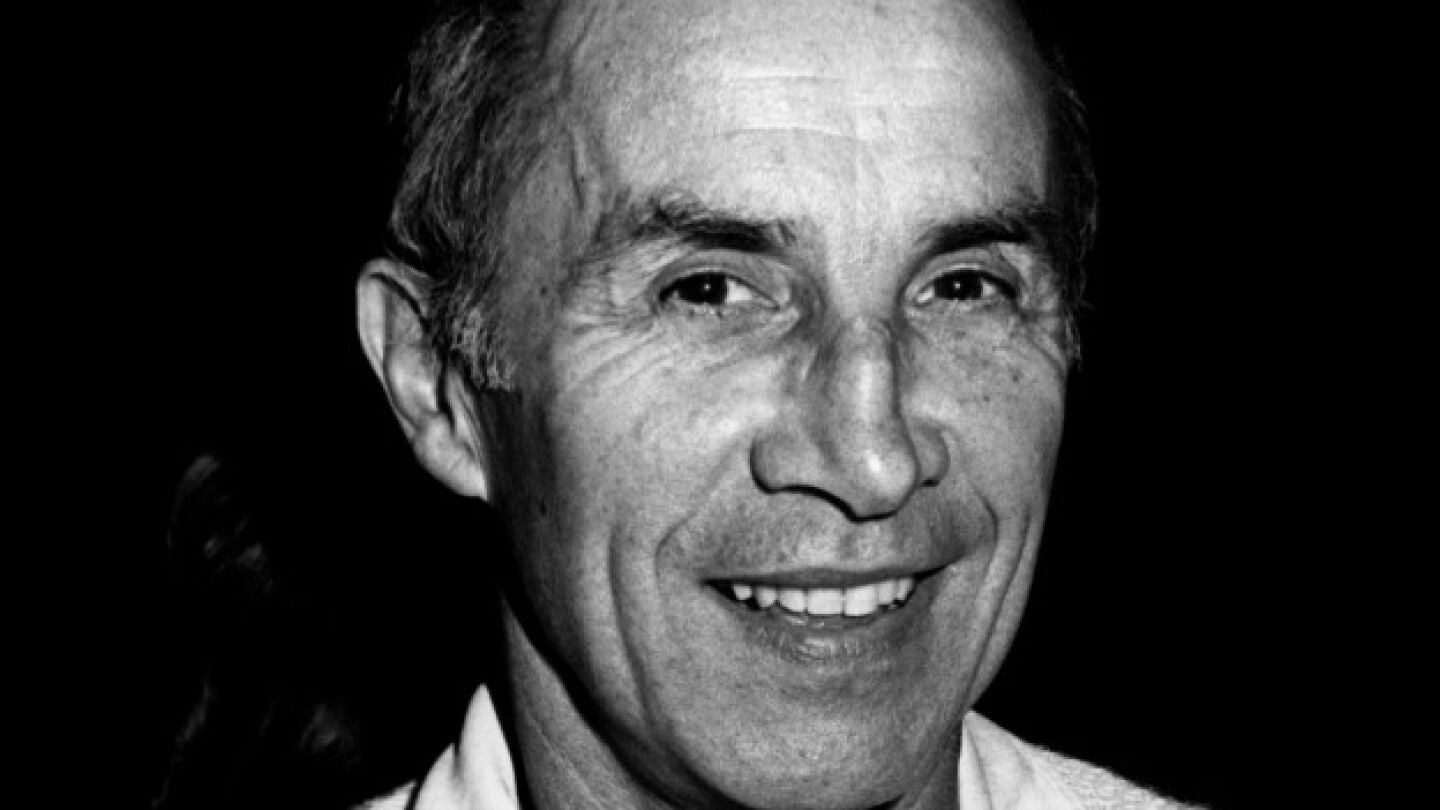 Andr&eacute; Courr&eacute;ges, el dise&ntilde;ador que populariz&oacute; la minifalda