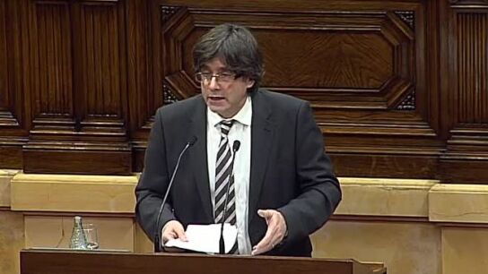 Carles Puigdemont en el pleno de investidura de Catalu&ntilde;a