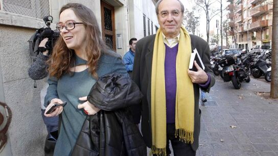 Juli&agrave; de J&oacute;dar junto a la diputada de la CUP Eul&agrave;lia Reguant