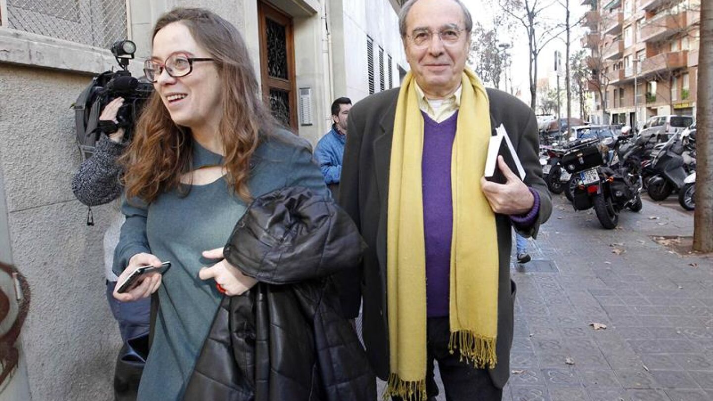 Juli&agrave; de J&oacute;dar junto a la diputada de la CUP Eul&agrave;lia Reguant