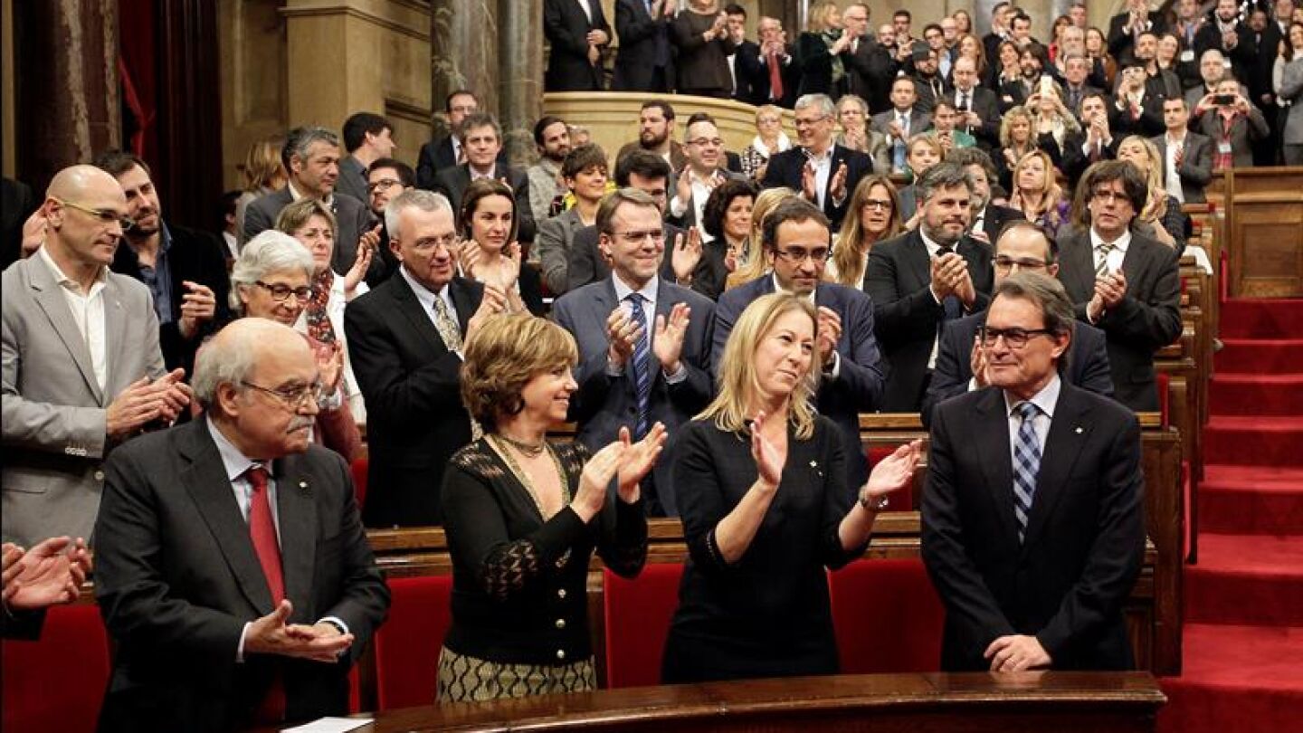 Artur Mas, recibe el aplauso de sus compa&ntilde;eros de coalici&oacute;n