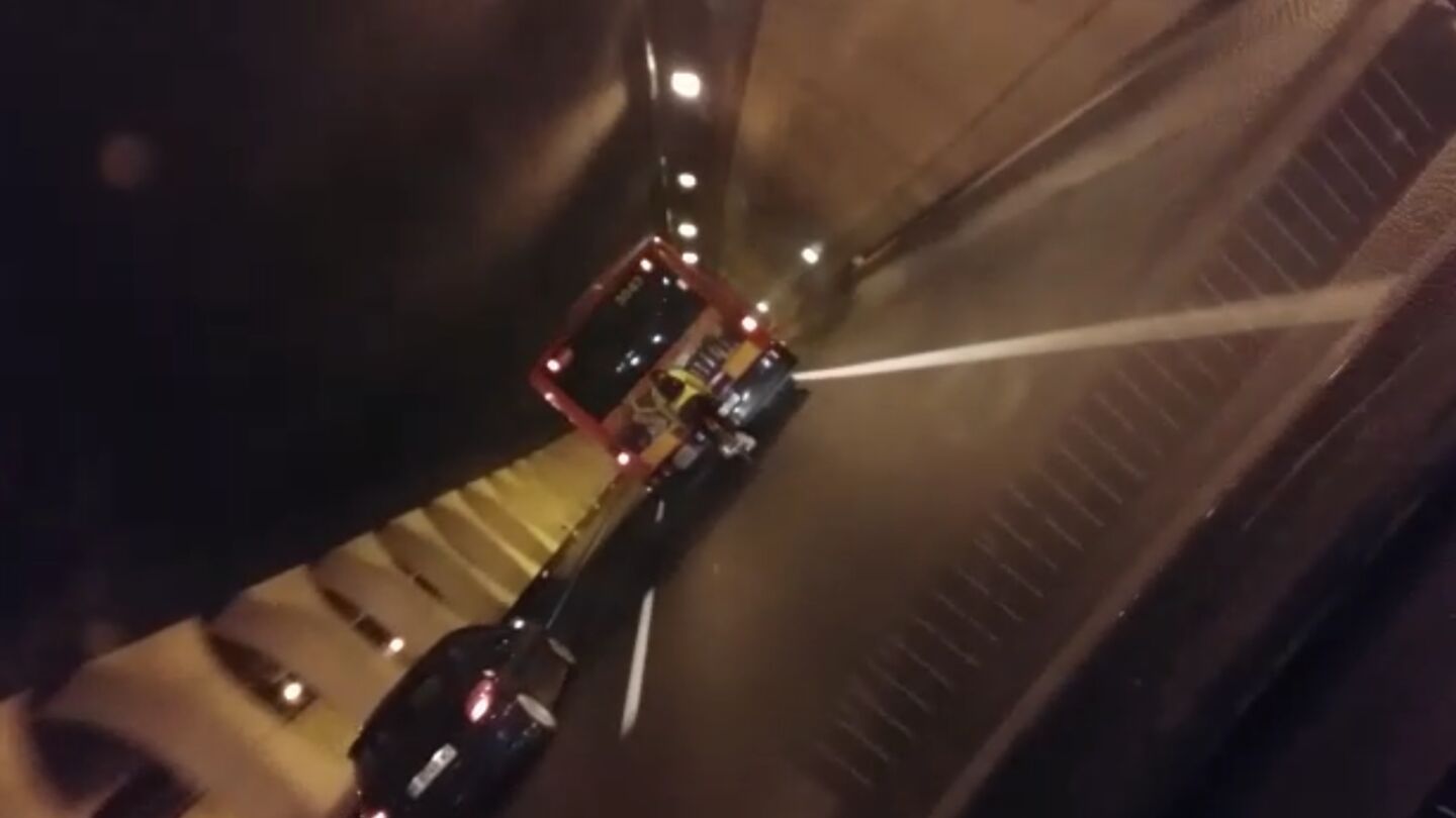 Ciclista circulando a 80 km/h