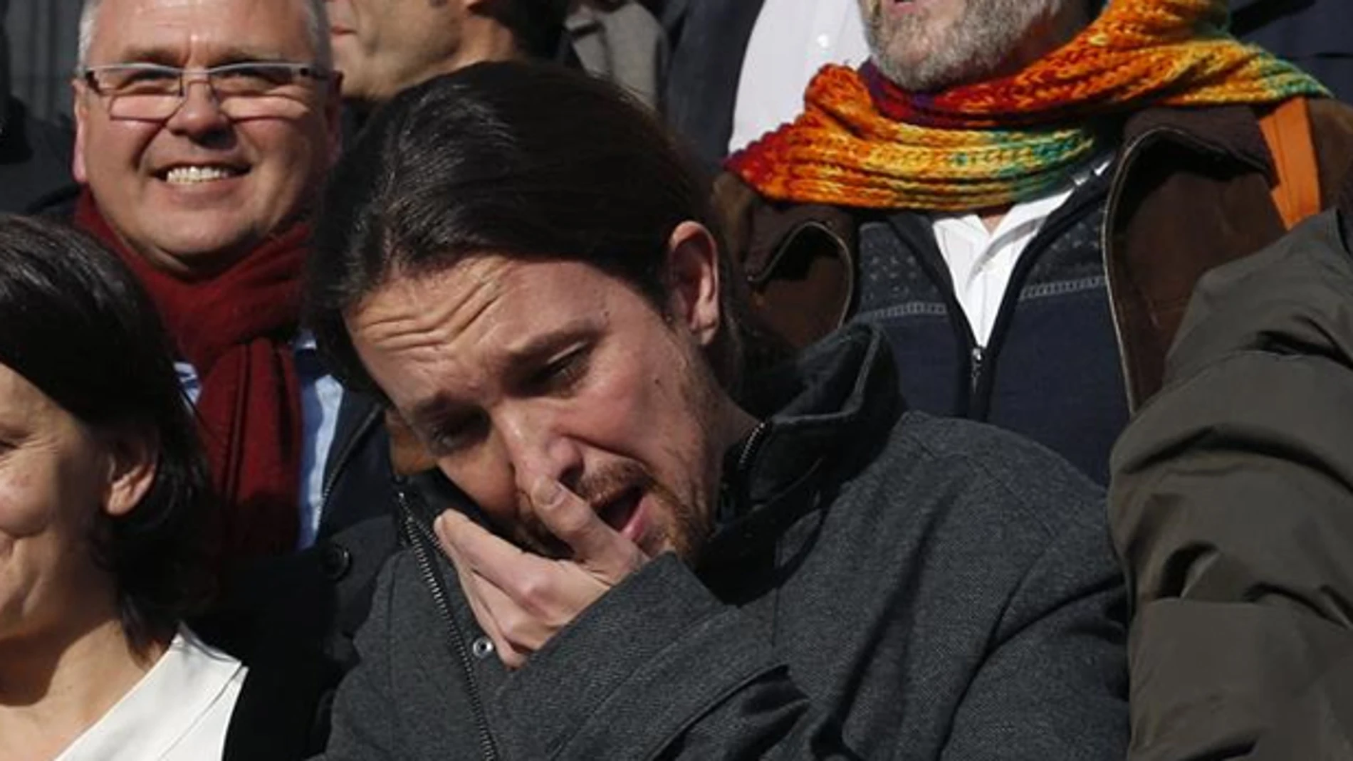 Pablo Iglesias llorando a la salida del Congreso