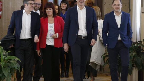 Patxi L&oacute;pez, Micaela Navarro, Pedro S&aacute;nchez y C&eacute;sar Luena en el Congreso