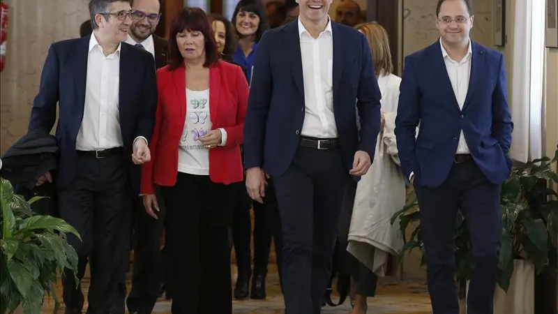 Patxi López, Micaela Navarro, Pedro Sánchez y César Luena en el Congreso