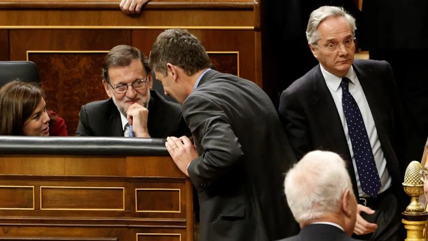 El diputado Pedro Gómez de la Serna pasa al lado de Rajoy El diputado Pedro Gómez de la Serna pasa al lado de Rajoy