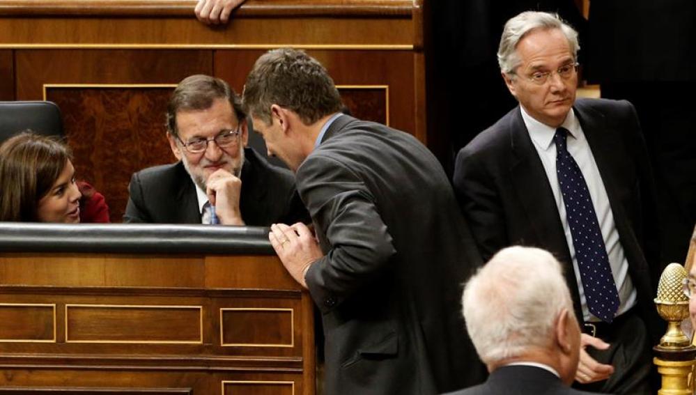 El diputado Pedro Gómez de la Serna pasa al lado de Rajoy
