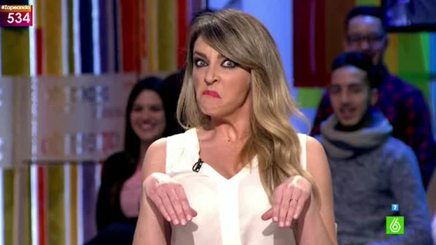 Anna Simon interpreta a la llama muerta Anna Simon interpreta a la llama muerta
