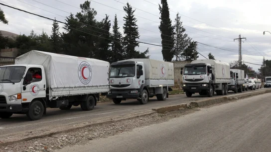 Varios convoyes cargados con ayuda humanitaria se dirigen hacia la localidad cercada de Madaya, en Siria, el pasado 11 de enero Varios convoyes cargados con ayuda humanitaria se dirigen hacia la localidad cercada de Madaya, en Siria, el pasado 11 de enero