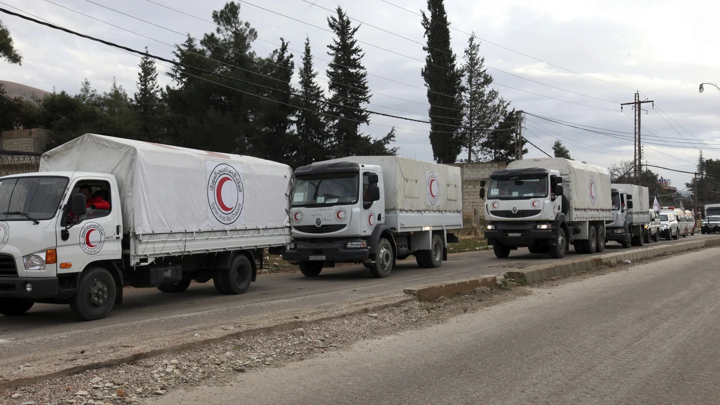 Varios convoyes cargados con ayuda humanitaria se dirigen hacia la localidad cercada de Madaya, en Siria, el pasado 11 de enero Varios convoyes cargados con ayuda humanitaria se dirigen hacia la localidad cercada de Madaya, en Siria, el pasado 11 de enero