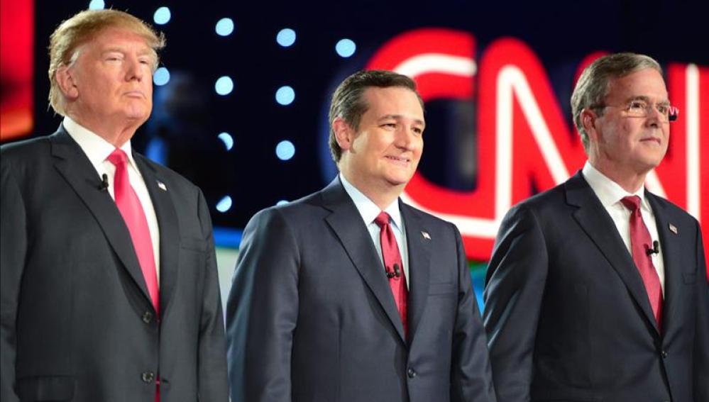 Los candidatos republicanos a la Presidencia de los Estados Unidos Donald Trump, Ted Cruz y Jeb Bush